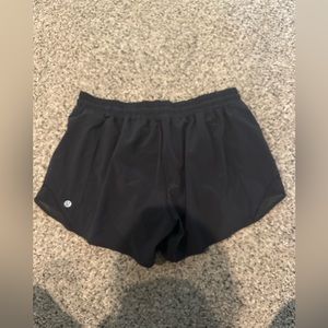 Lululemon Hotty Hot HR 4” shorts